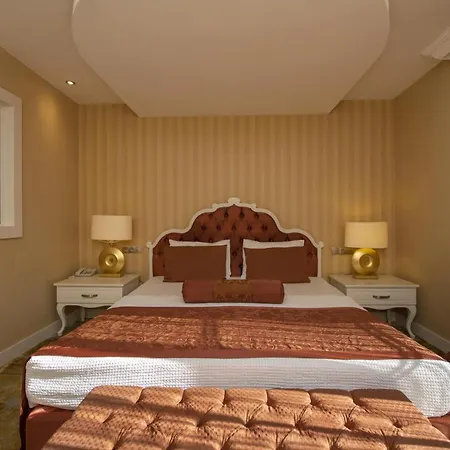 Deluxe Hotel