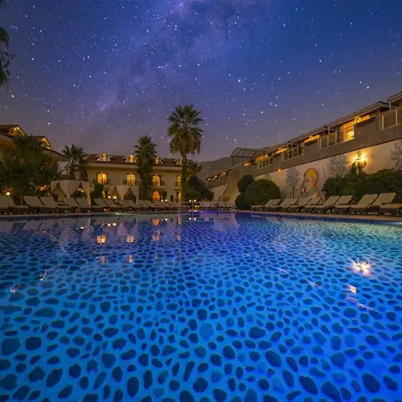 Deluxe Hotel